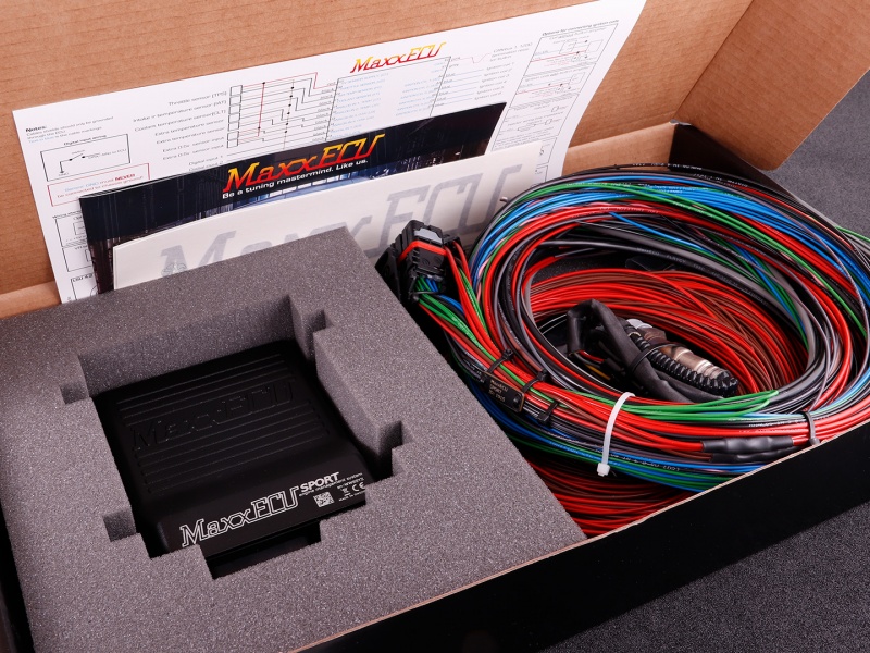 Official manufacturer photo: MaxxECU SPORT PREMIUM (ECU, harness, accessories, LSU 4.9) - MaxxECU